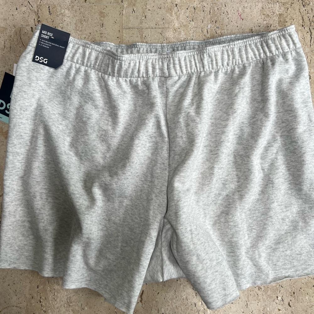 DSG Women’s 1X Oversized Fleece 5” Shorts Light Heather Gray - Picture 2 of 5